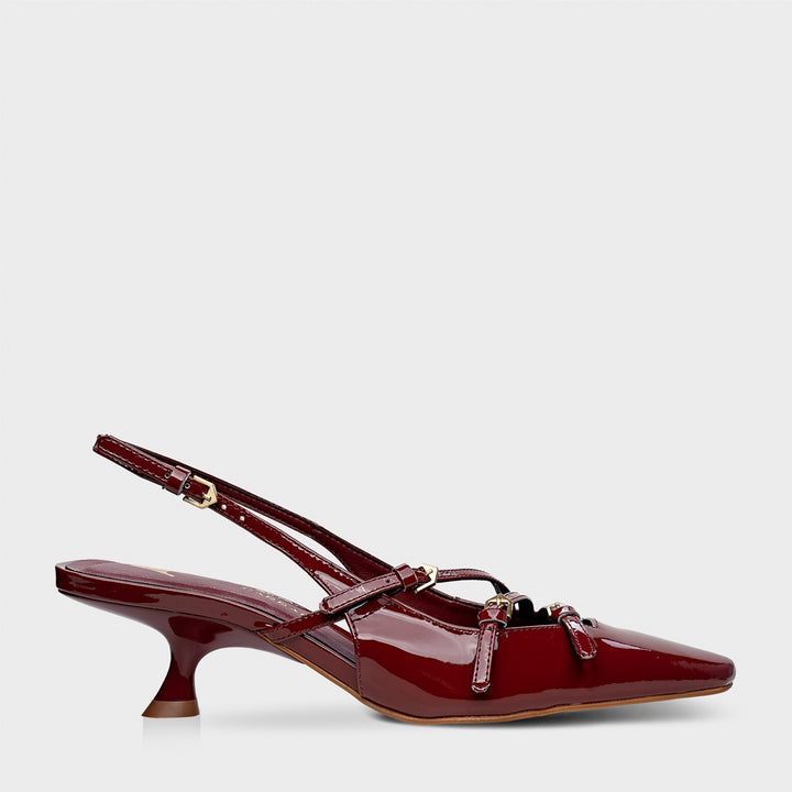 Scarpin Slingback Couro Fivelas Verniz