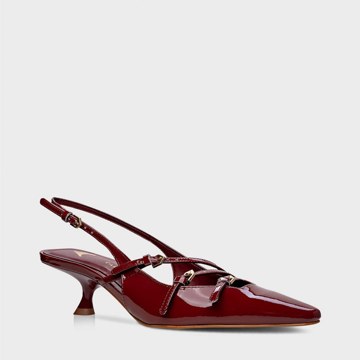 Scarpin Slingback Couro Fivelas Verniz