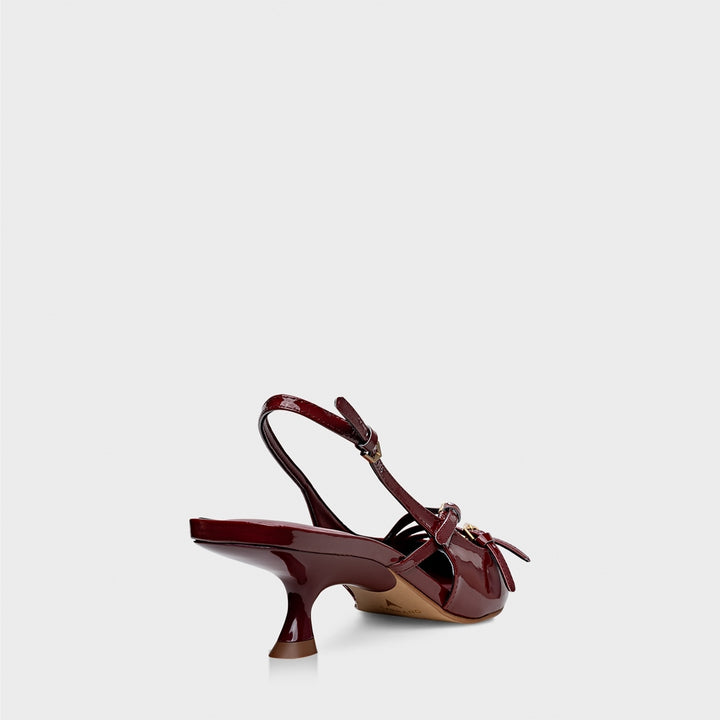 Scarpin Slingback Couro Fivelas Verniz